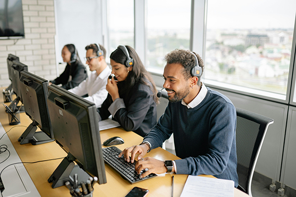 Support team on computers